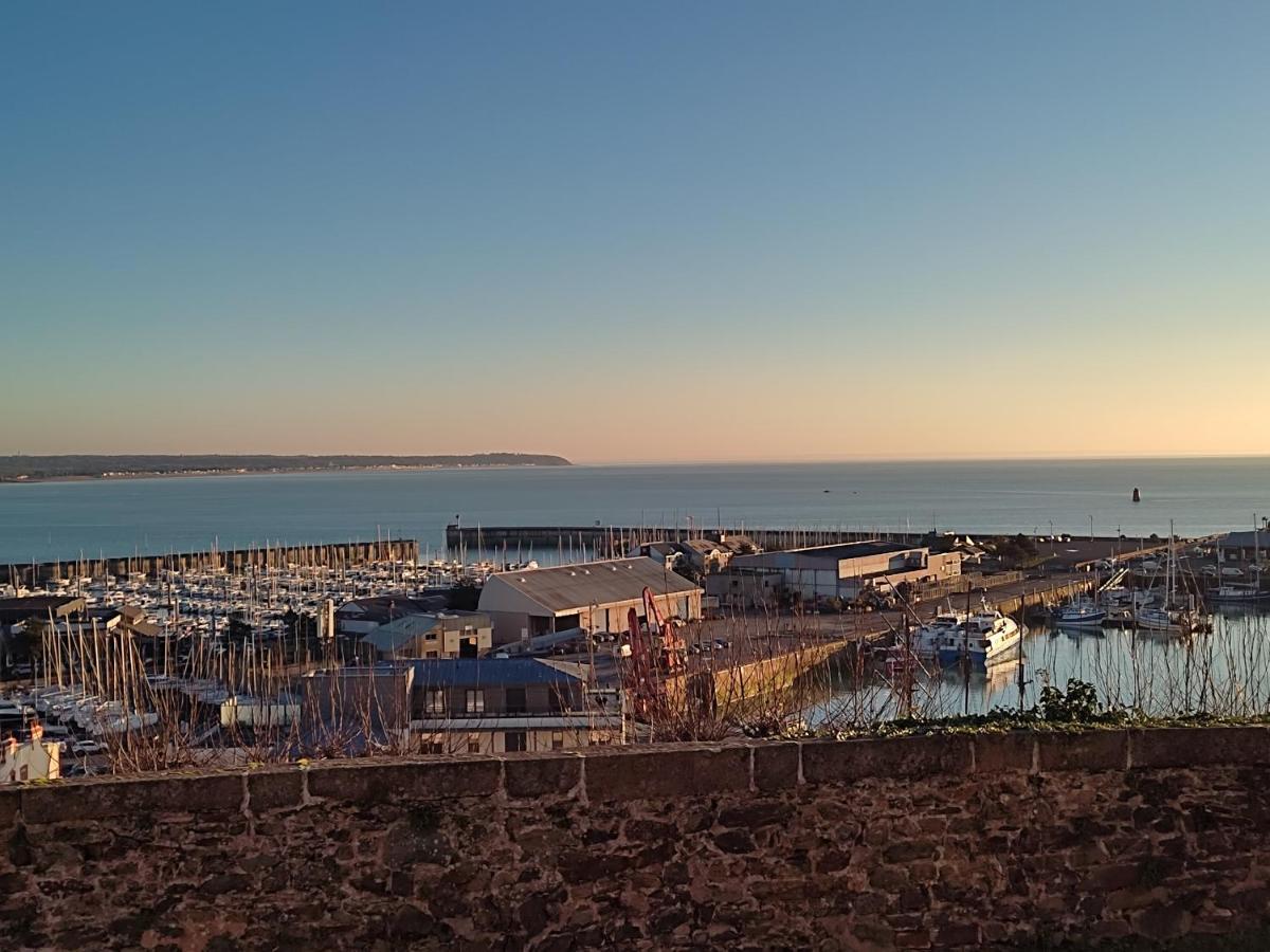 La Maison De L'Amiral Vue Sur Mer A Гранвиль Экстерьер фото
